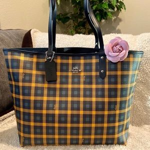 ❌SOLD❌Coach Reversible tote in Gingham